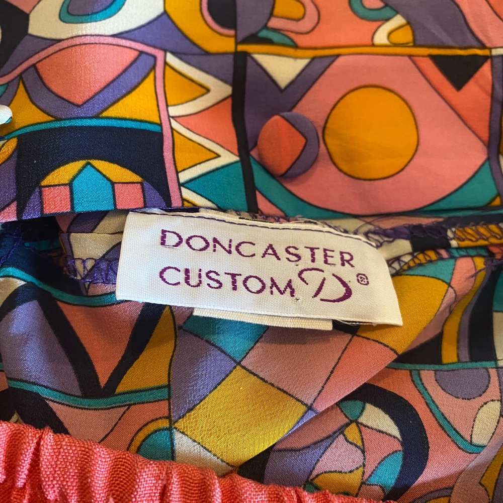 Doncaster Multicolor Geometric Pattern Ensemble - image 8
